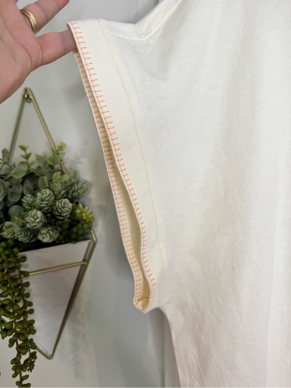 Universal Threads Ivory Oversized Cropped Top - Picture 4 of 6